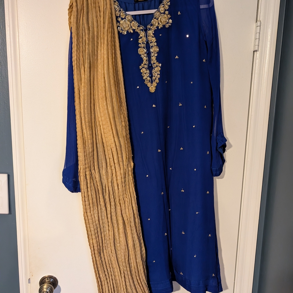 Pakistani Agha Noor Kameez And Dupatta - Picture 2 of 4